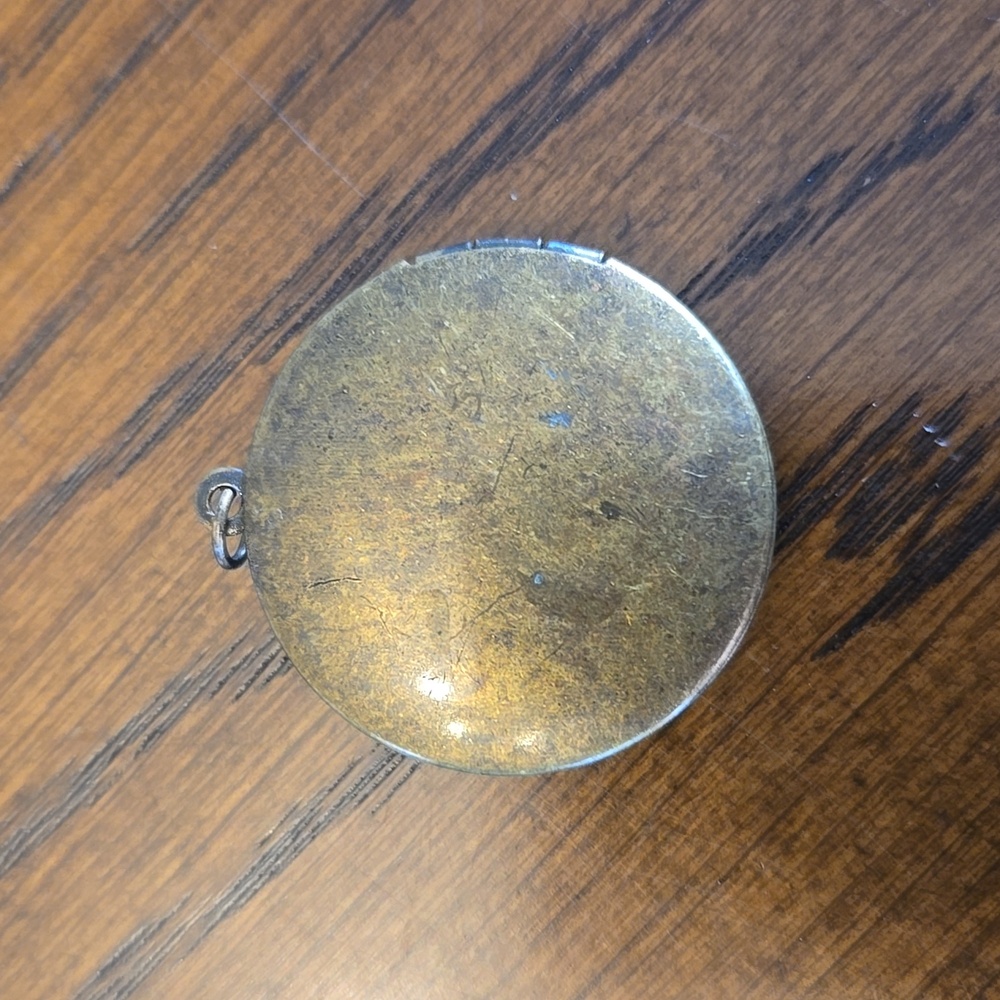 Cameo Locket - Picture 4 of 5
